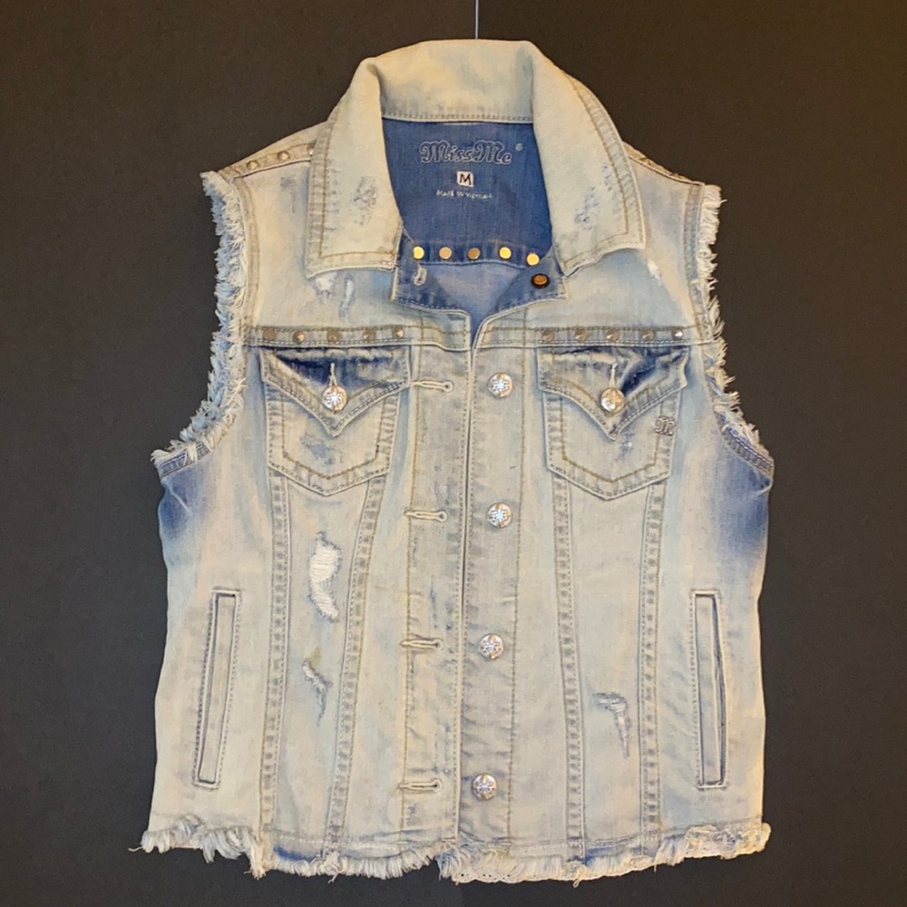 Miss Me Distressed Denim Vest *Sz.Med